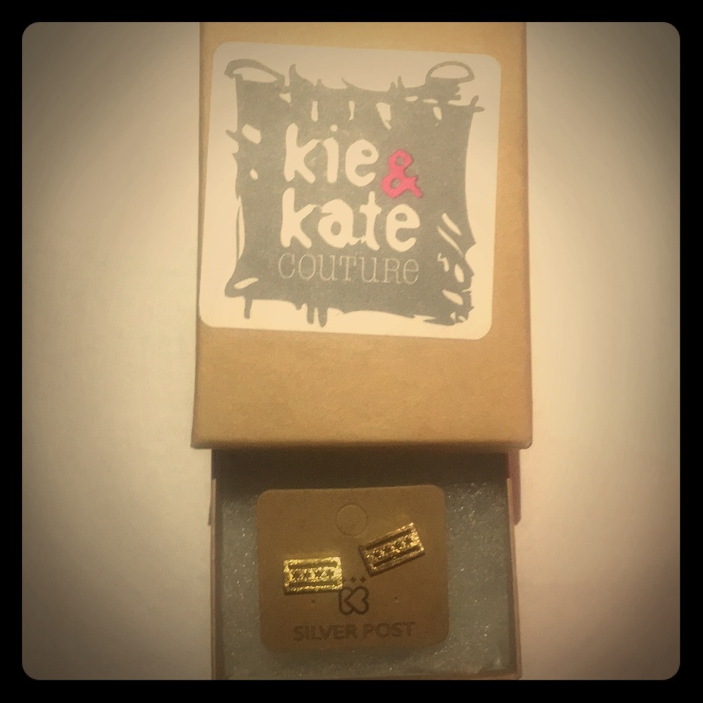 Kie & Kate Couture silver post earrings💗